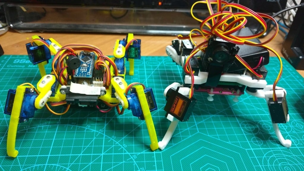 Desktop Quadruped Robot 「youtuasi」