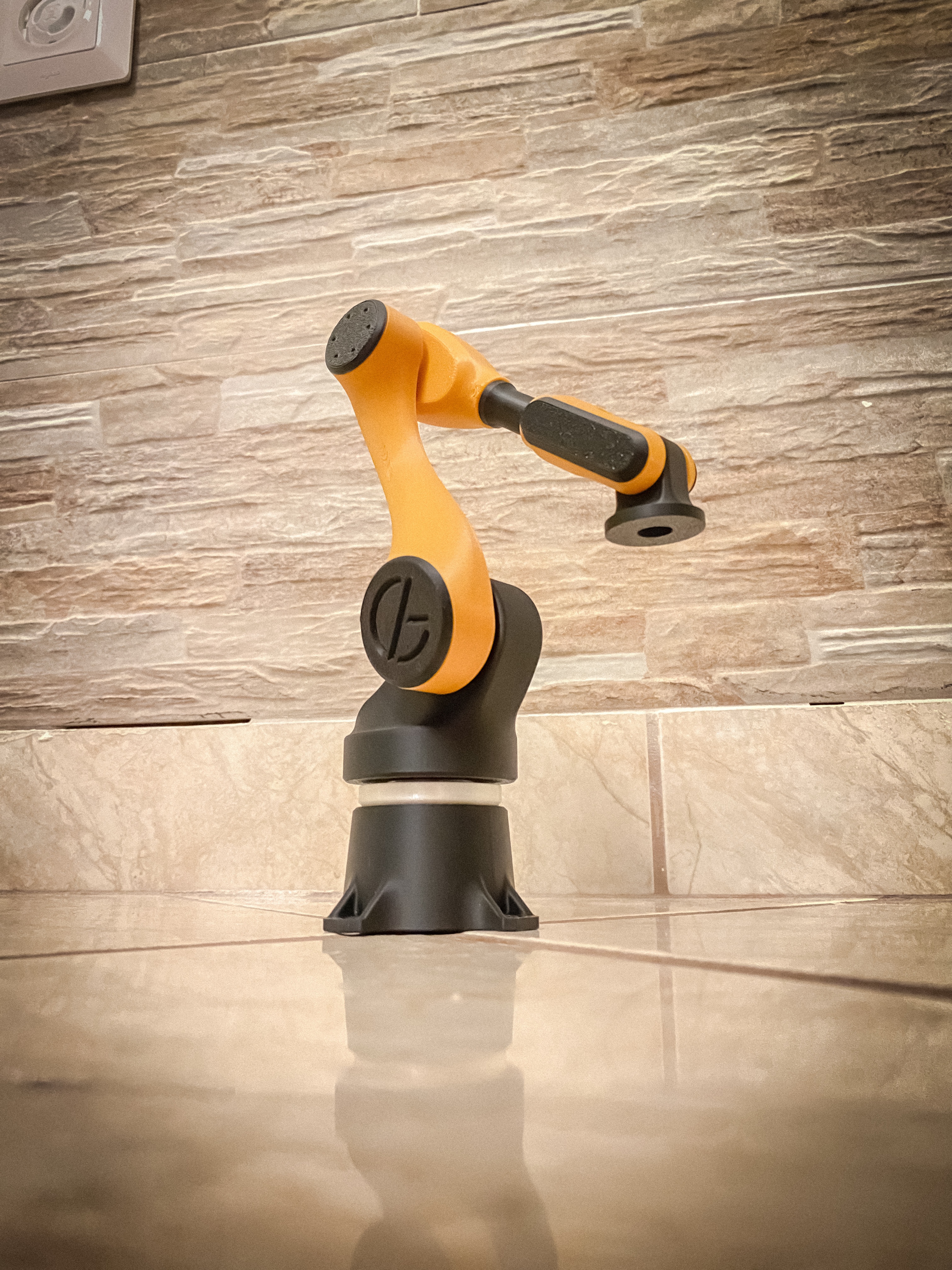 MULTI-PURPOSE 6-AXIS ARTICULATING ROBOTIC ARM