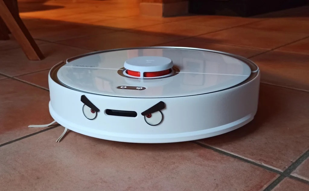Mean robot eyes