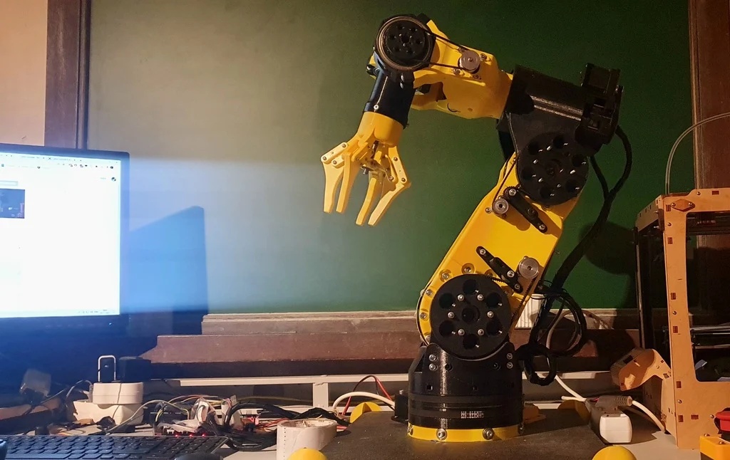 CYBOT - GRIPPER FOR CYCLOIDAL DISK ROBOT ARM