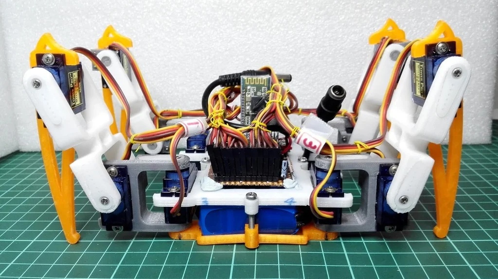 Spider robot(quad robot, quadruped)-SG90