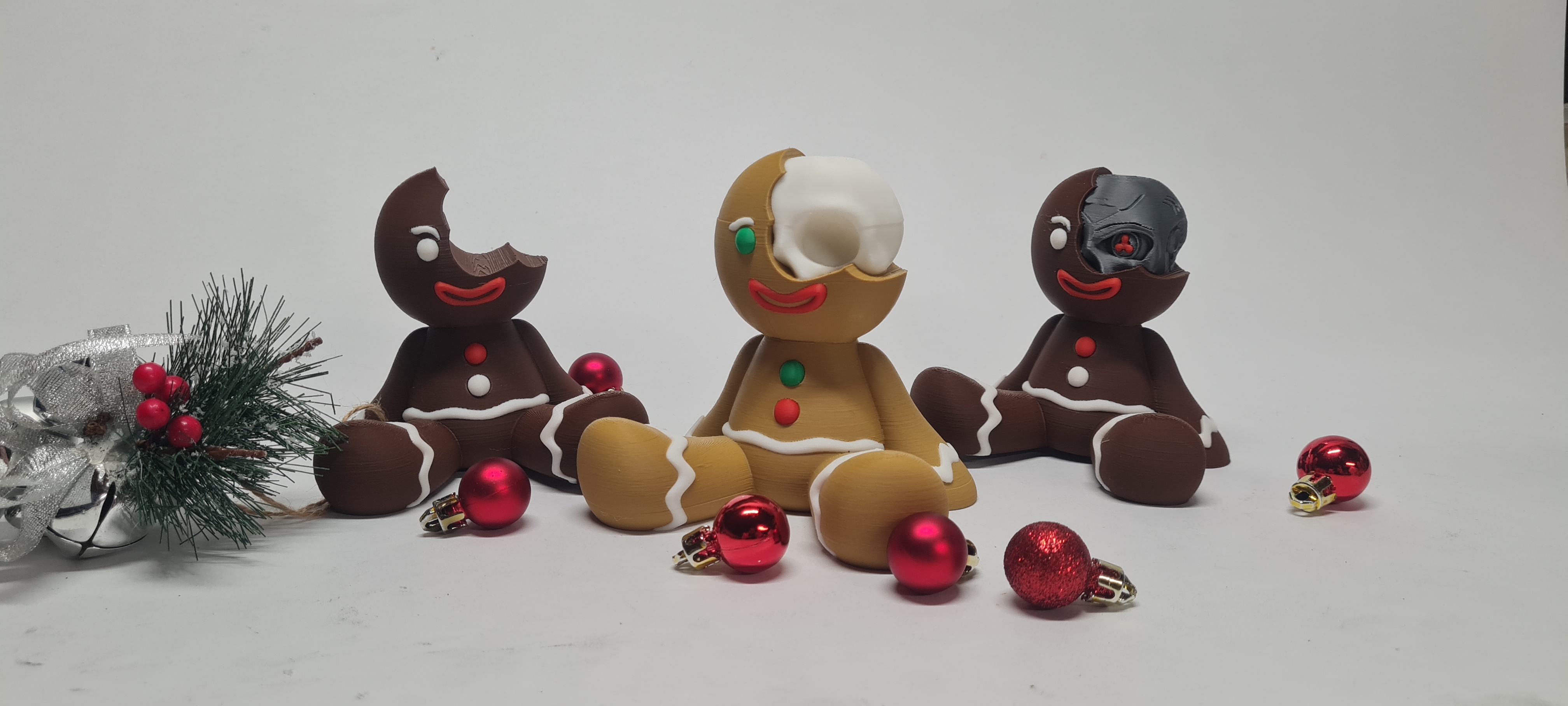 SKULL AND ROBOT GINGERBREAD