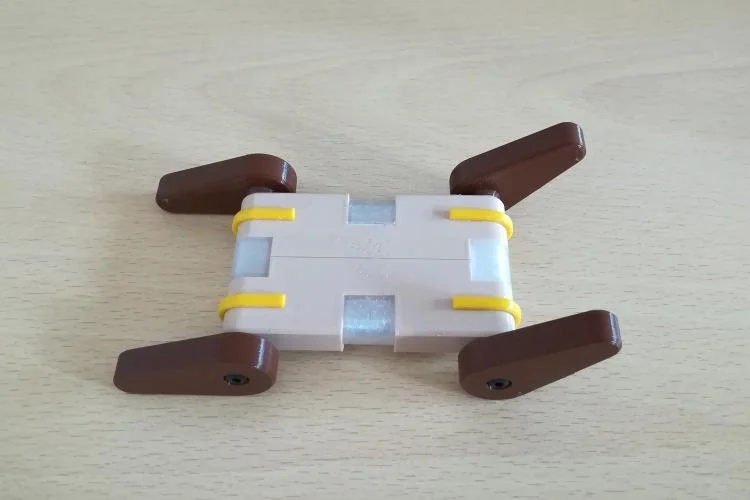 1:10 model - Articulated tracks robot