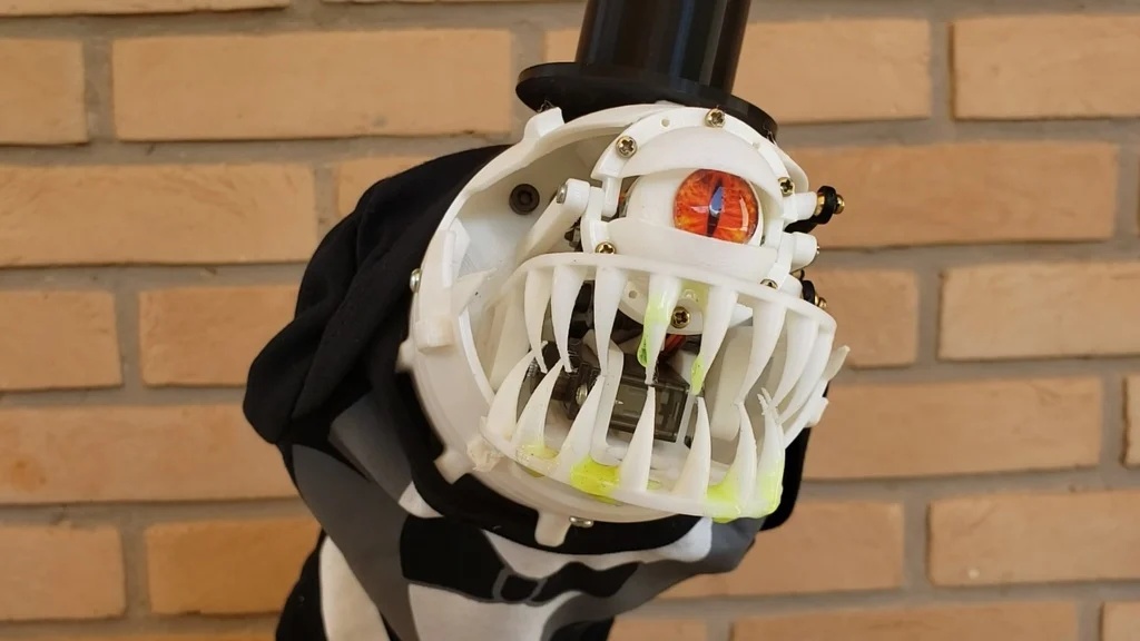 ANIMATRONIC WORM