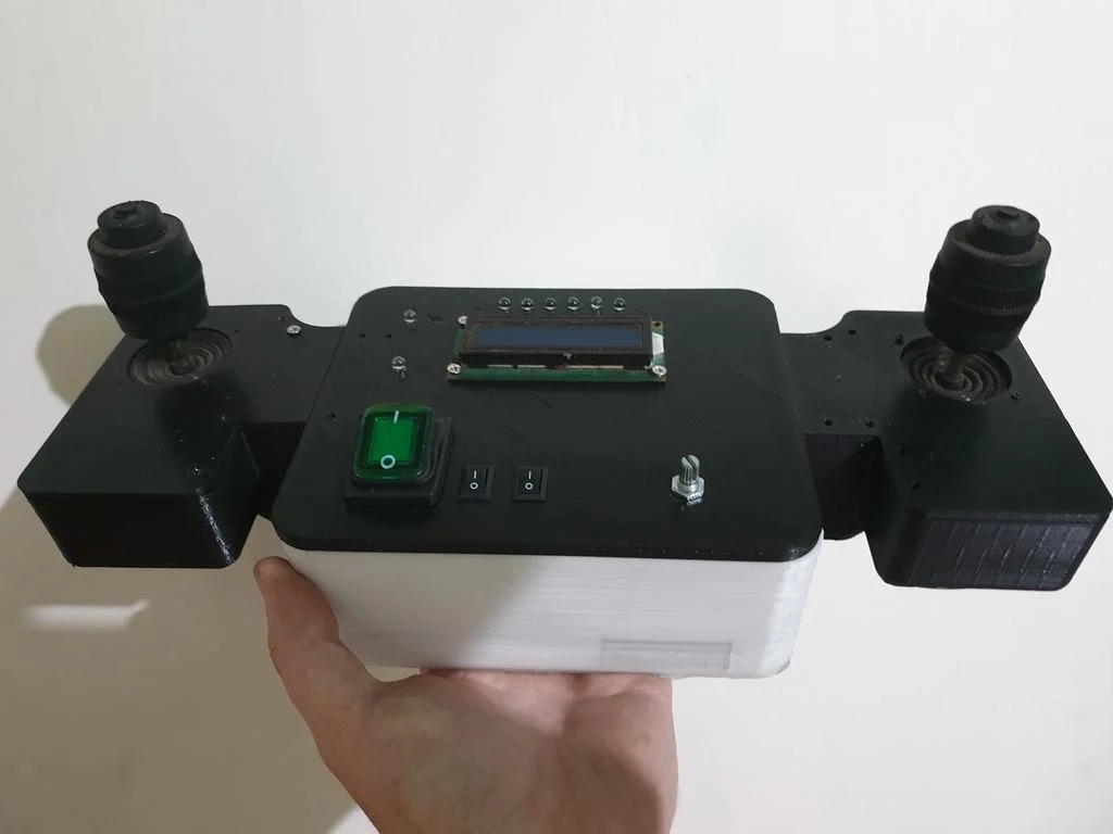 davids custom robot remote w34cm,L14cm ,H10cm - 20cm wide stl