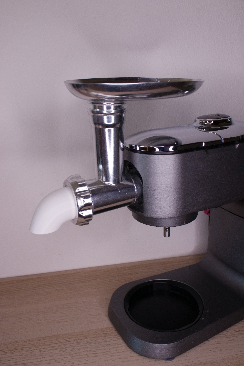 ATTACHMENT FOR GRINDING MEAT