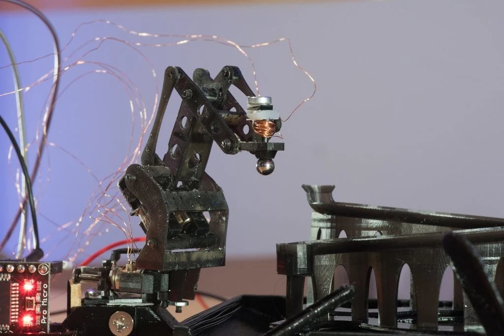 small robot arm with ball race
