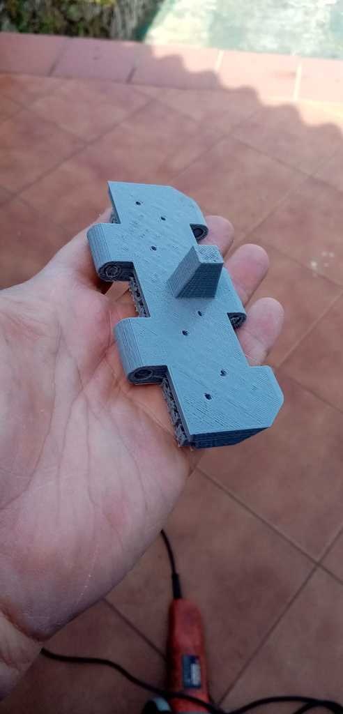 Johnny 5 and Wall-E chain link