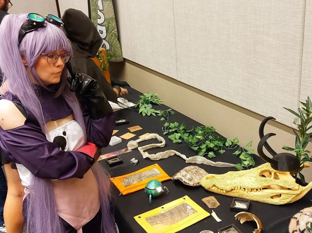 SheRa 2018 Entrapta Emily Handheld Robot