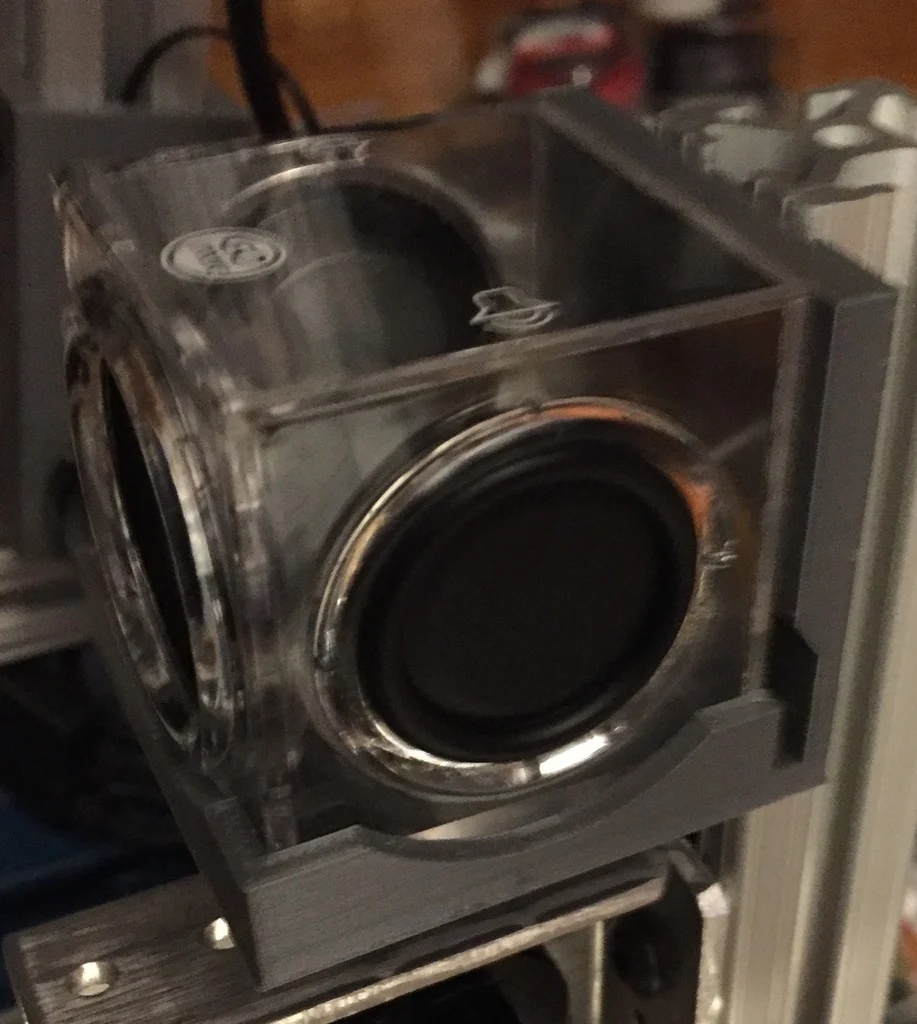 Cube speaker mount with 1/4" screw
