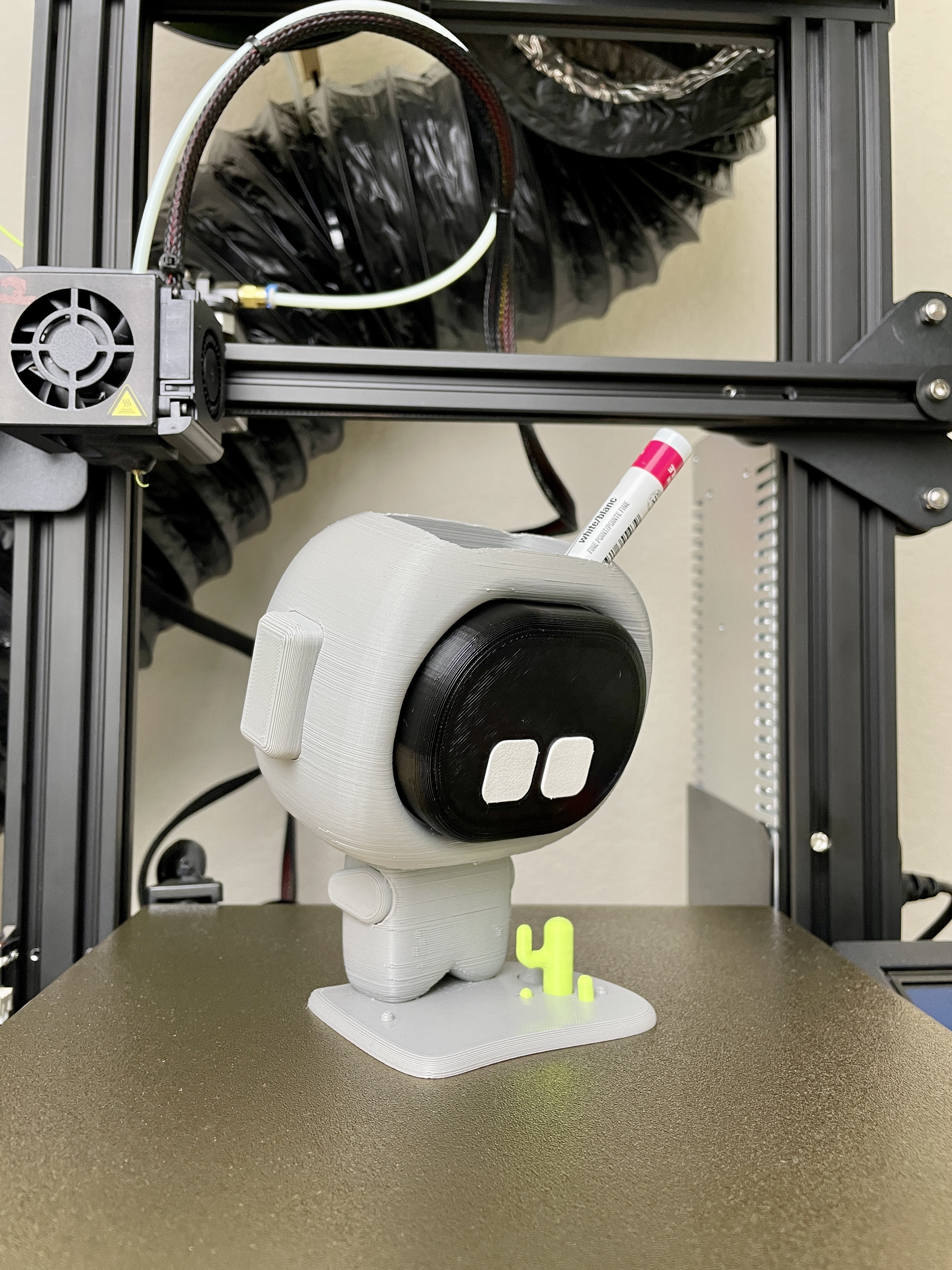 CUTE ROBOT PEN HOLDER