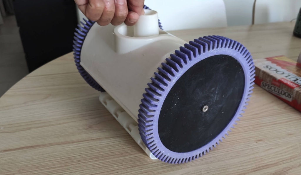 Pool robot wheels