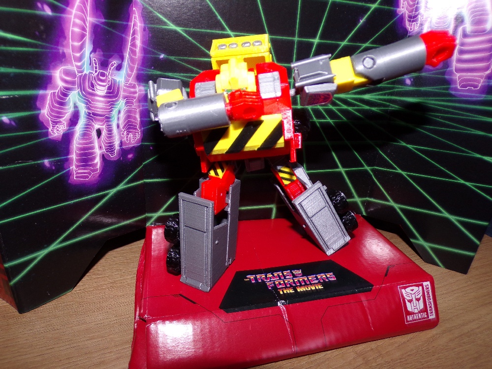 TRANSFORMING ROBOT FIGURE HW (BASED ON THE TRANSFORMERS CHARACTER HEAVYWAIT)