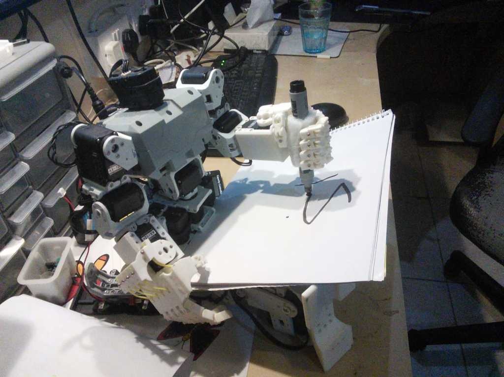 Bioloid Robot Hands