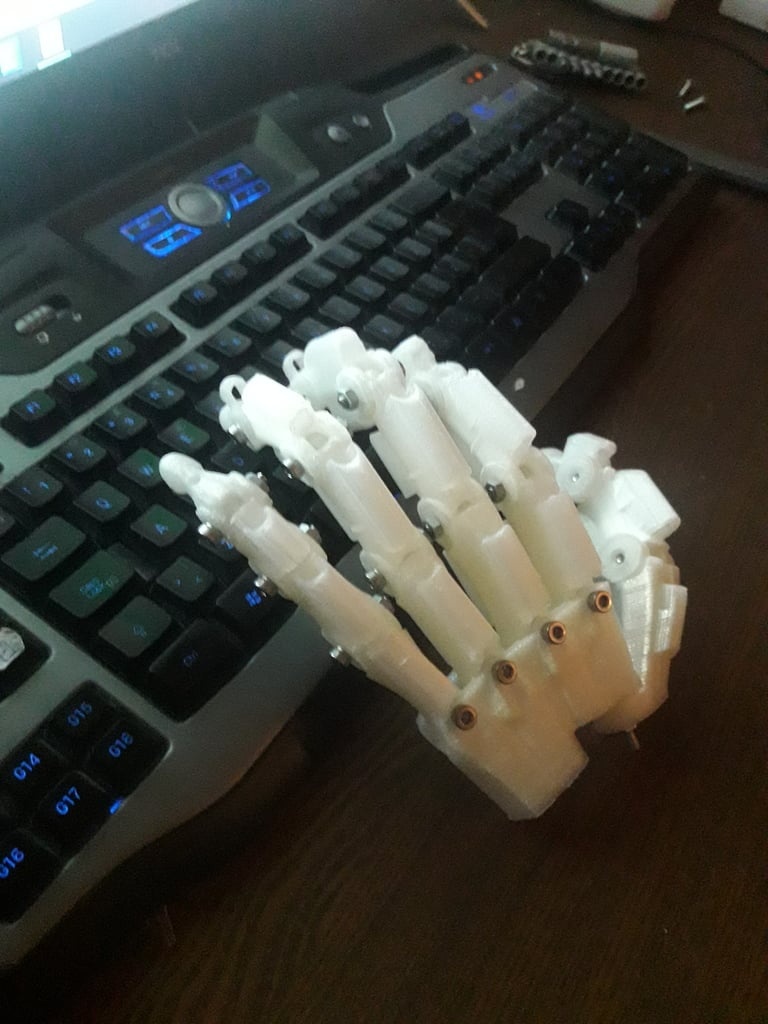 HUMAN SCALE HUMANOID ROBOT HANDS