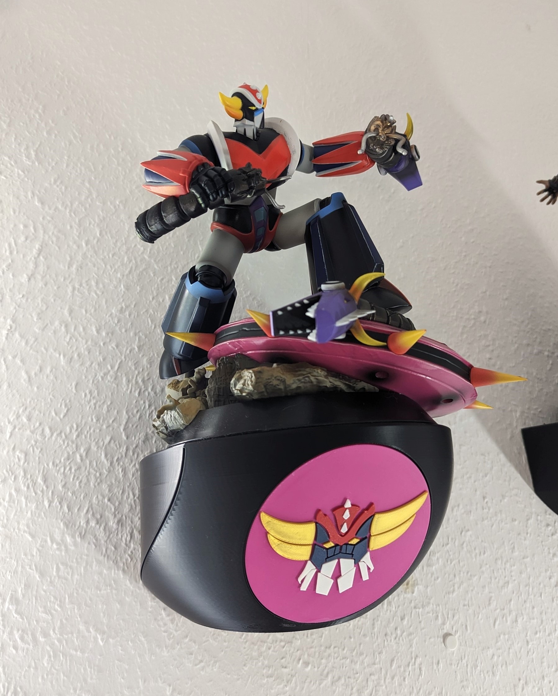 HERO TROPHY SHELF - GRENDIZER
