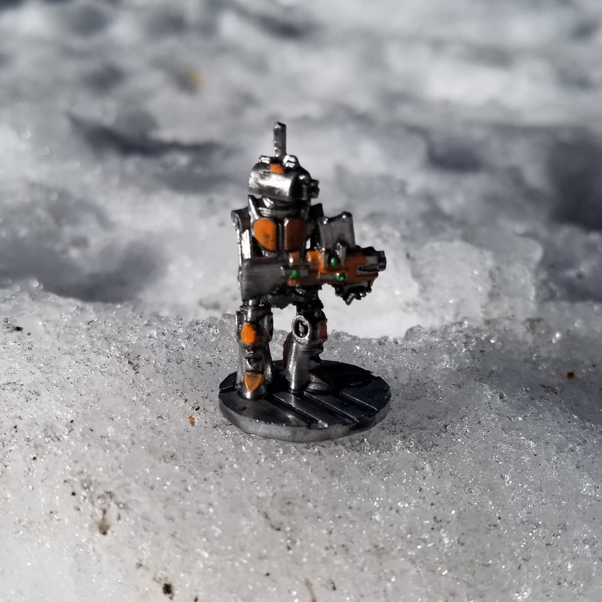 ROBOT SOLDIER WITH HEAVY MACHINE GUN