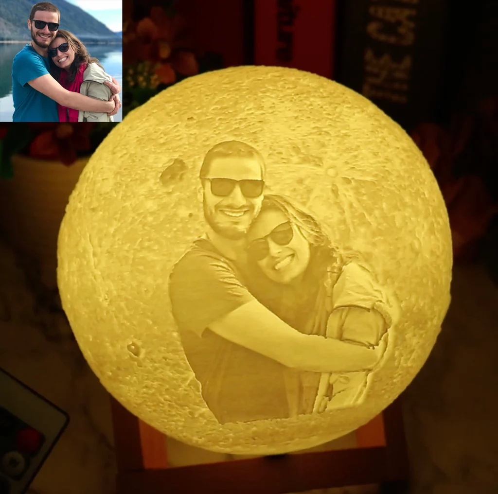 Customizable moon lamp with photo