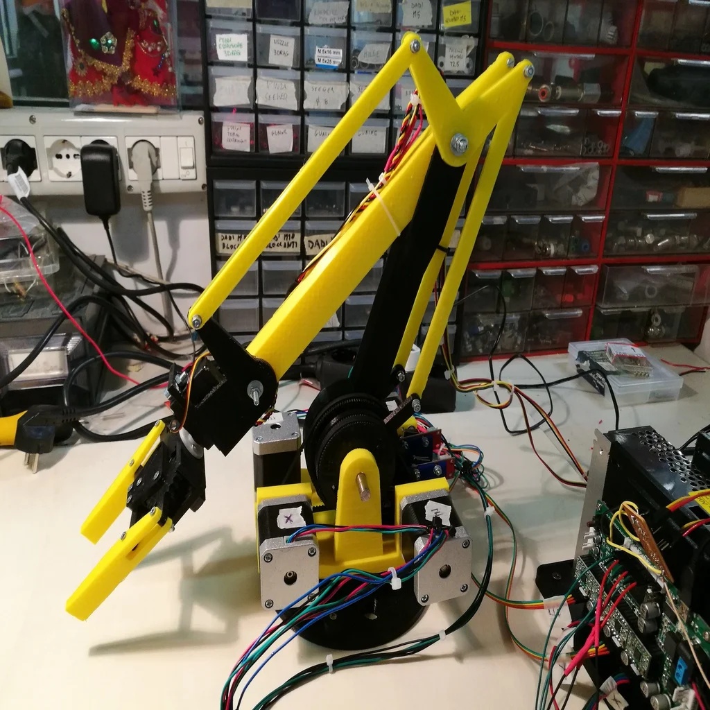 Customizable Robotic Arm Parametric 5 DOF