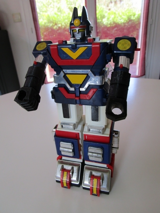FISTS FOR THE DX SUNVULCAN ROBOT / SUN VULCAN ROBO FROM THE SENTAI SUN VULCAN SERIES