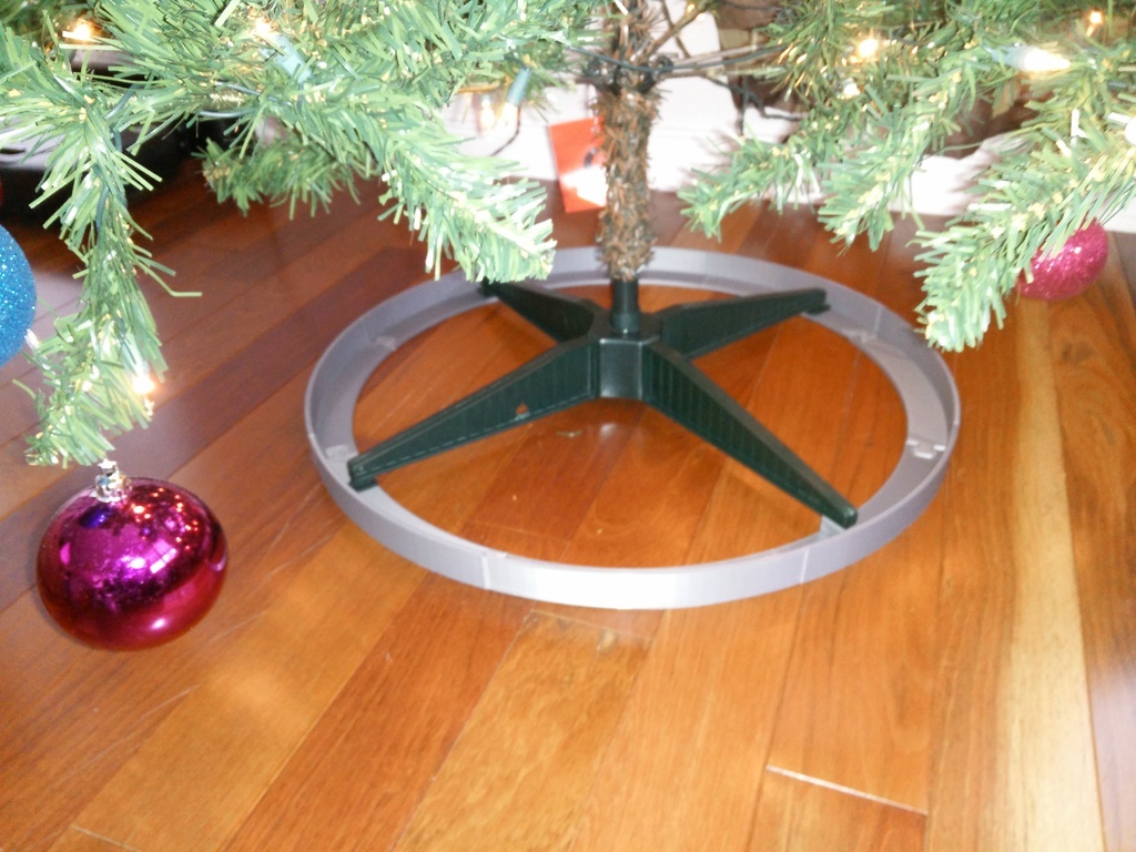 CHRISTMAS TREE CIRCLE