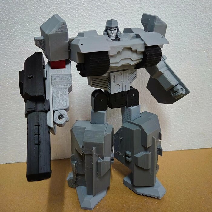 TRANSFORMERS TRANSFORMABLE TANKTRON NOT MEGATRON