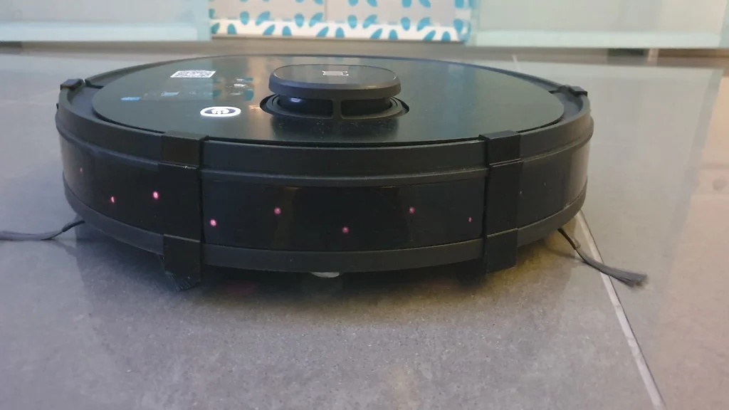 Bumper Abweiser / Klammer für Ecovacs Deebot Ozmo 950 zum besseren Fahrverhalten bei Schwingstühlen / Freischwinger Stühlen (bumper deflector for cantilever chairs)
