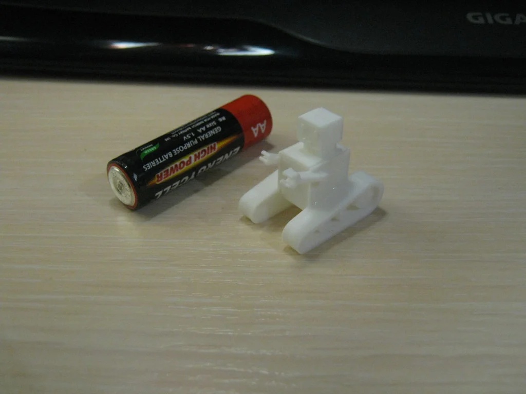 mini robot (not wall-e)
