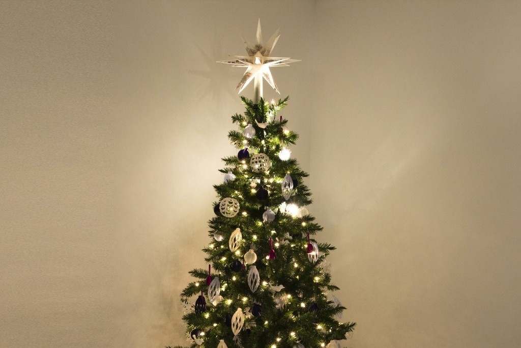 CONFETTI-FILLED TREE TOPPER