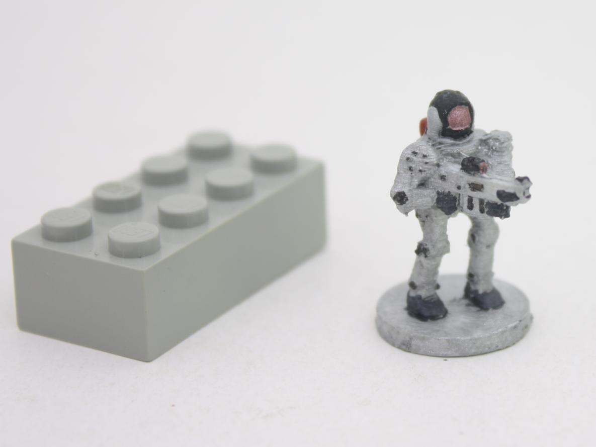 ROBOT WITH GUN (18MM SCALE)