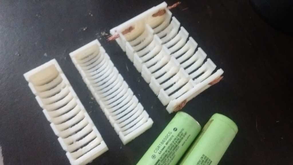 Li-ion battery holder