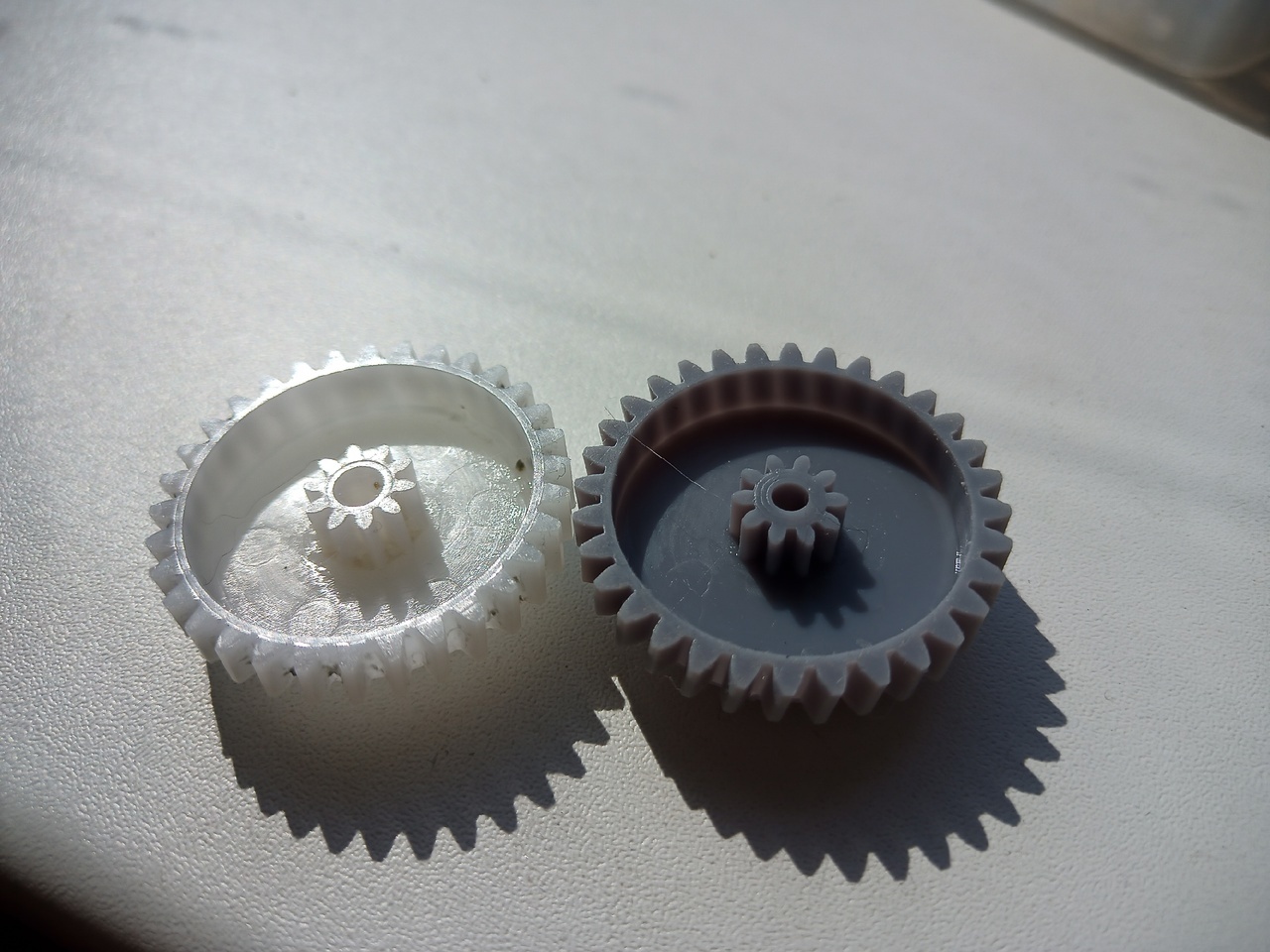 THAT ONE GEAR WHICH BREAKS ALL THE TIME IN WINDOW CLEANER ROBOT