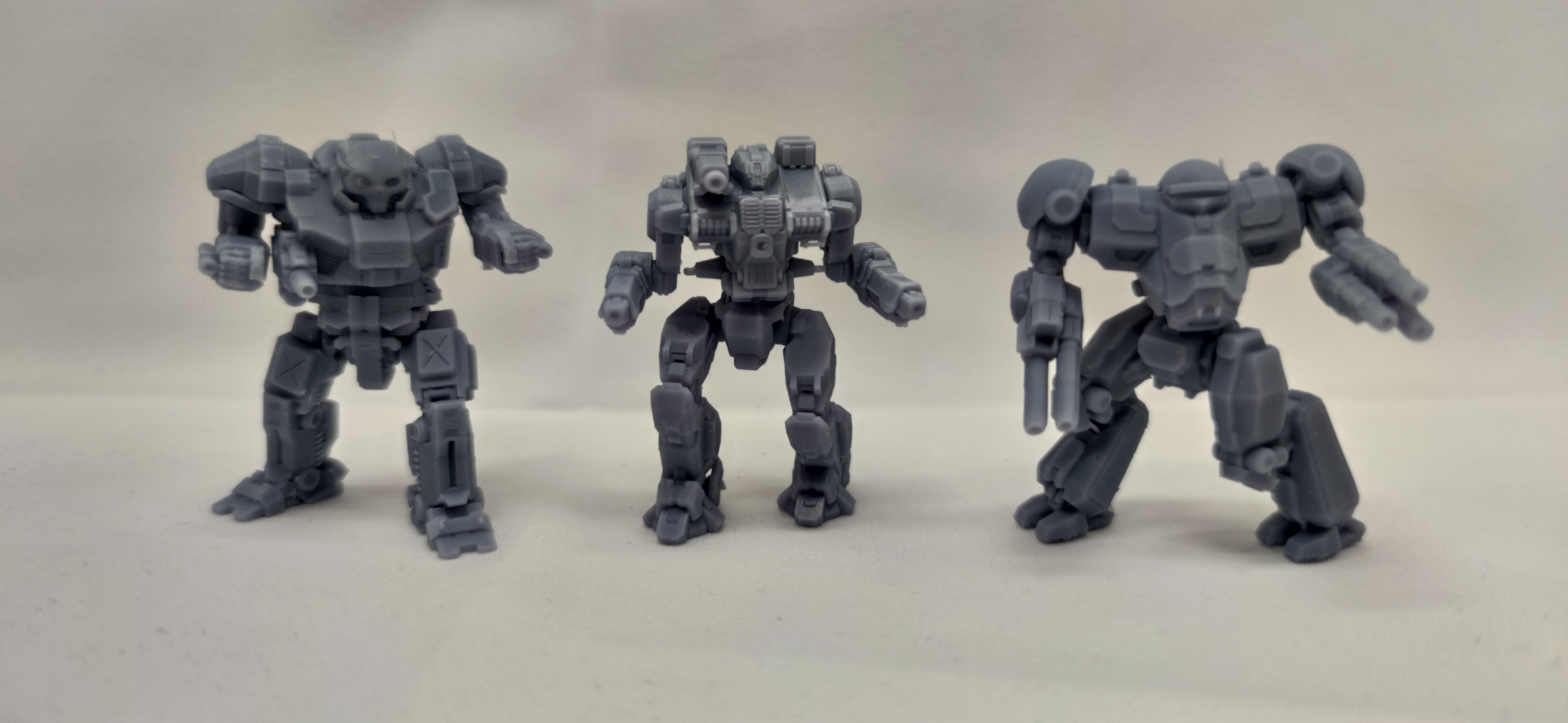 PACK OF 21 ROBOTS