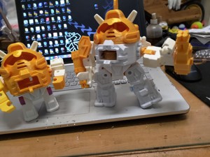 BOTTLE CAP SHOOTING ROBOT 瓶蓋發射機器人