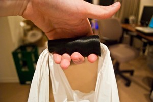 ERGONOMIC PLASTIC BAG HANDLE