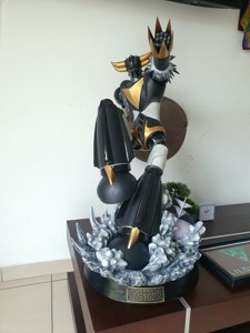 GOLDORAK STATUE - GRENDIZER - DYNAMIC GOLDRAKE WITH BASE