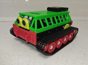 Tank with flexible tracks