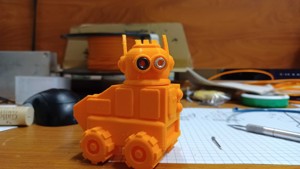 1:18 SCALE ROBOT/DROID WITH SWIVEL HEAD