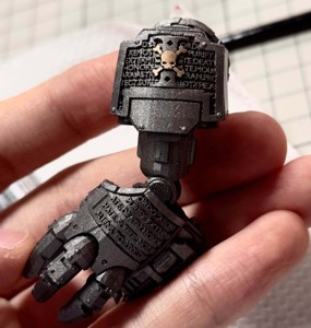 DEATHWATCH DREADNOUGHT ARM WITH DEATH WATCH LOGOS DECORATION KIT