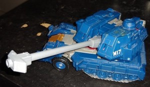 Deluxe Darkmount transformer weapon