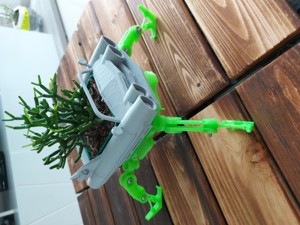 PLANT POT ROBOT CADILLAC