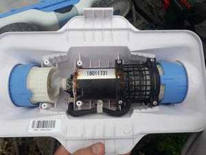 SWIMMING POOL ROBOT