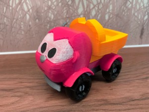 Lea the Truck (Leo Lastwagen)