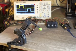 Robotic arm with servomotors