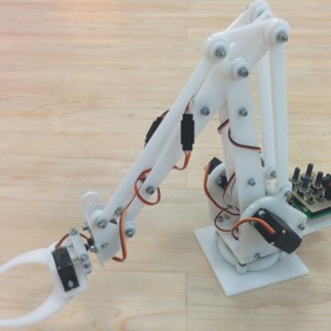 DESKTOP ROBOTIC ARM