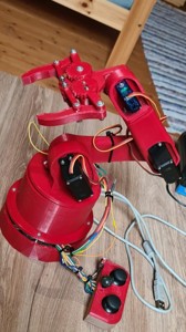 Arduino Uno robotic arm