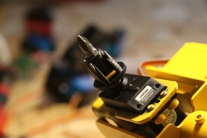 Magnetic bit holder for robot