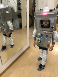 Robot kids costume (CircuitPlayground / Crickit)