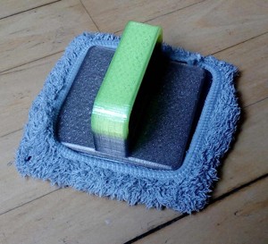 Glass cleaning handle