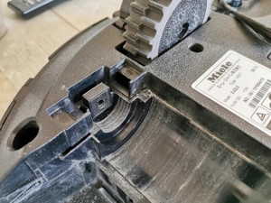 Miele Scout rx1 Ersatzteil quadratische einführhilfe für Bürste